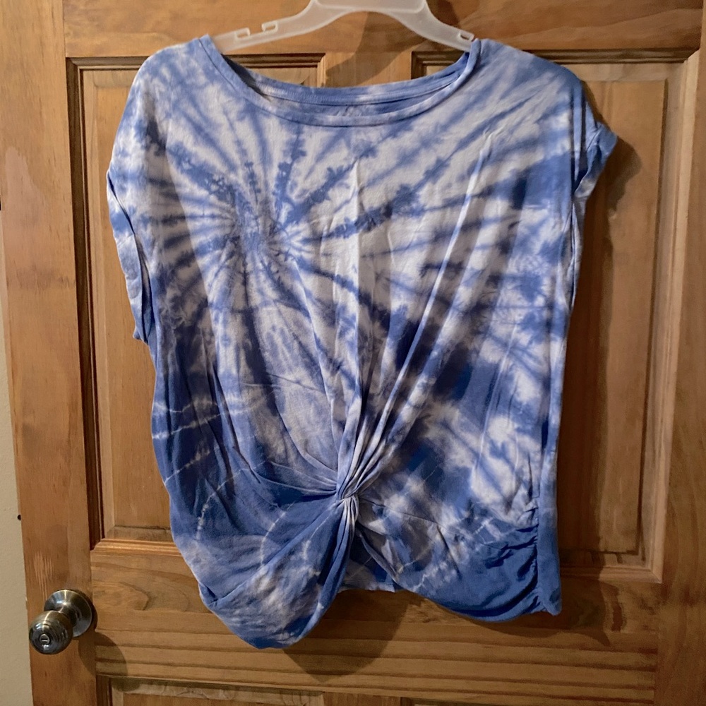 Blue/white tye die shirt